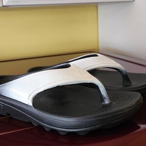 Spenco Womens Sandals Size 7 / EUC / blk & white